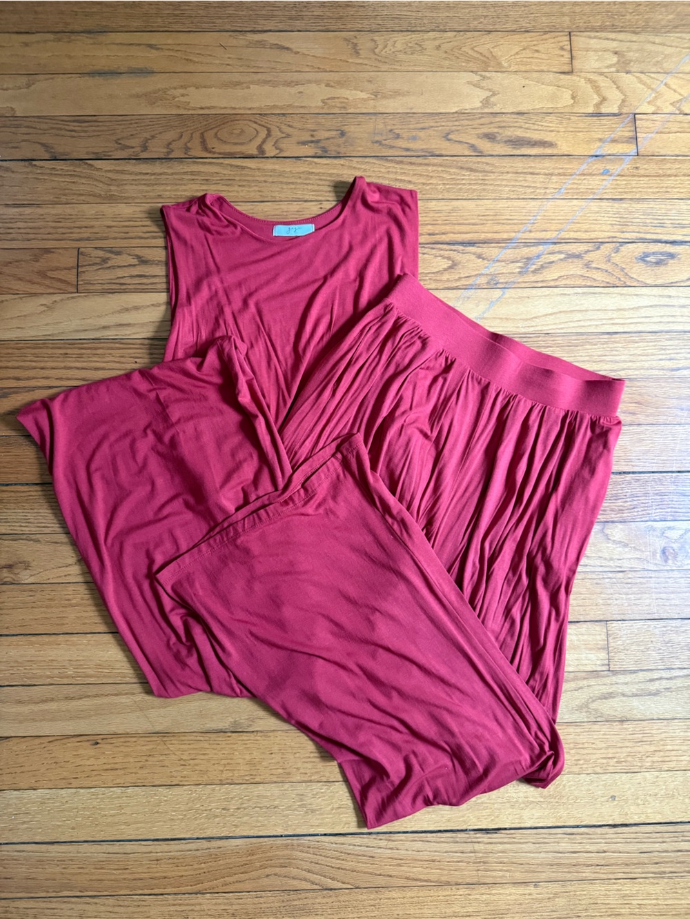 gaze Crimson Tank Top and Pants Set